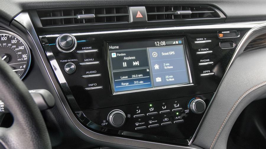 Детали интерьера Toyota Camry XSE 2017 года  (NA) (фото 53 из 55)
